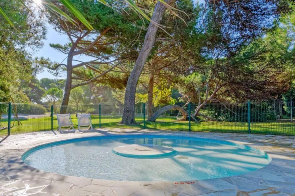 Appartement En Residence Privee, Face A La Mer Avec Acces Direct Plage Hyères Eksteriør billede